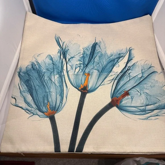 Set Of 4 New 17" Beautiful Beige Linen Flowers Decorative Pillow Covers - Picture 3 of 6